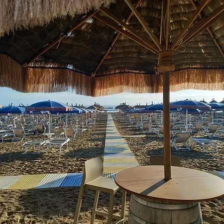 拉宁费雅酒店 3*