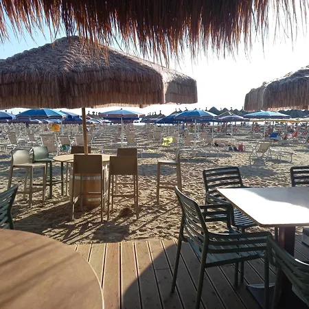 拉宁费雅酒店 Montesilvano Marina