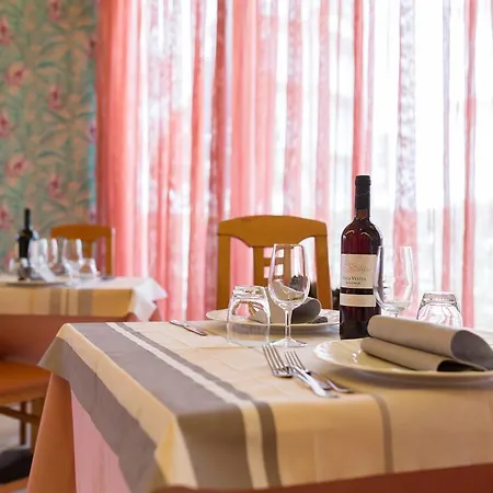 拉宁费雅酒店 酒店 3*