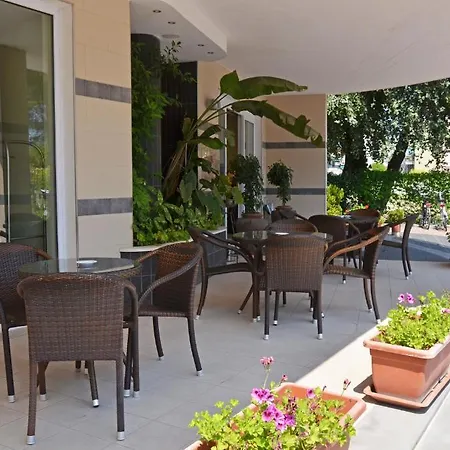 拉宁费雅酒店 酒店 Montesilvano Marina