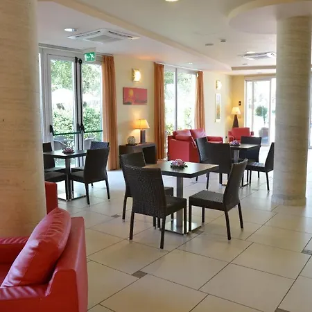 拉宁费雅酒店 酒店